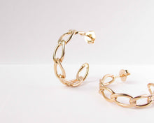 Cargar imagen en el visor de la galería, ARGOLLAS CADENA ENCHAPADA EN ORO