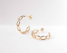 Cargar imagen en el visor de la galería, ARGOLLAS CADENA ENCHAPADA EN ORO