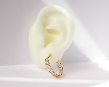 Cargar imagen en el visor de la galería, ARGOLLAS CADENA ITALIANA ENCHAPADA EN ORO