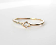 Cargar imagen en el visor de la galería, ANILLO SOLITARIO ENCHAPADO EN ORO