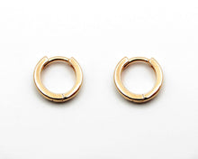 Cargar imagen en el visor de la galería, ARGOLLAS BASICAS THICK ENCHAPADAS EN ORO 14 MM