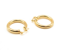 Cargar imagen en el visor de la galería, ARGOLLAS TUBO 28MM ENCHAPADAS EN ORO