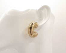 Cargar imagen en el visor de la galería, AROS BALI ENCHAPADOS EN ORO