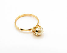 Cargar imagen en el visor de la galería, ANILLO PERLA CANASTILLO ENCHAPADO EN ORO