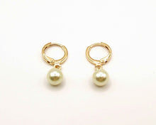 Cargar imagen en el visor de la galería, ARGOLLAS PERLA CLASSIC BIG ENCHAPADO EN ORO