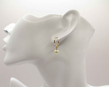 Cargar imagen en el visor de la galería, ARGOLLAS PERLA CLASSIC BIG ENCHAPADO EN ORO