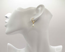 Cargar imagen en el visor de la galería, ARGOLLAS PERLA DE RIO ENCHAPADO EN ORO