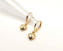 Cargar imagen en el visor de la galería, ARGOLLAS CORAZÓN COLGANTE ENCHAPADO EN ORO
