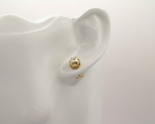 Cargar imagen en el visor de la galería, AROS PERLA CANASTILLO 6 MM ENCHAPADOS EN ORO
