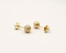 Cargar imagen en el visor de la galería, AROS PELOTA TEXTURIZADA ENCHAPADOS EN ORO