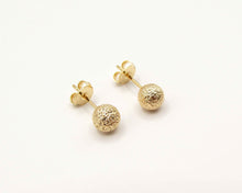 Cargar imagen en el visor de la galería, AROS PELOTA TEXTURIZADA ENCHAPADOS EN ORO