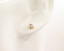 Cargar imagen en el visor de la galería, ABRIDORES PUNTO LUZ BLANCO 4.5MM ENCHAPADO EN ORO