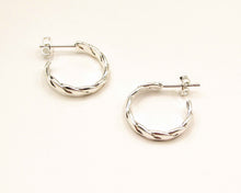 Cargar imagen en el visor de la galería, ARGOLLAS TRENZADAS MEDIUM