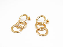 Cargar imagen en el visor de la galería, ARGOLLAS CIRCULOS ENCHAPADAS EN ORO