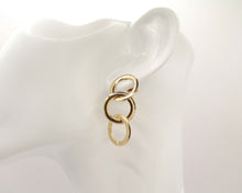Cargar imagen en el visor de la galería, ARGOLLAS CIRCULOS ENCHAPADAS EN ORO