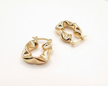 Cargar imagen en el visor de la galería, ARGOLLAS MATILDA ENCHAPADAS EN ORO