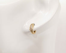 Cargar imagen en el visor de la galería, ARGOLLAS ADELE 11 MM ENCHAPADAS EN ORO