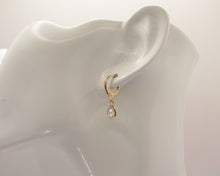 Cargar imagen en el visor de la galería, ARGOLLAS GOTA SMOOTH ENCHAPADAS EN ORO