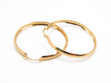 Cargar imagen en el visor de la galería, ARGOLLAS GRANDES ENCHAPADAS EN ORO