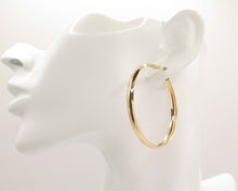 Cargar imagen en el visor de la galería, ARGOLLAS GRANDES ENCHAPADAS EN ORO