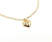 Cargar imagen en el visor de la galería, TOBILLERA CORAZON ENCHAPADA EN ORO