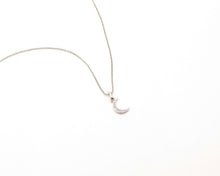 Cargar imagen en el visor de la galería, COLLAR LUNA ENCHAPADO EN ORO BLANCO