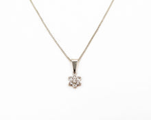 Cargar imagen en el visor de la galería, COLLAR FLOR ENCHAPADO EN ORO BLANCO