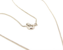 Cargar imagen en el visor de la galería, COLLAR FLOR ENCHAPADO EN ORO BLANCO