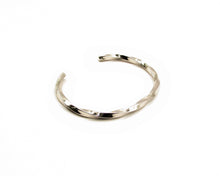 Cargar imagen en el visor de la galería, ESCLAVA ENCHAPADA EN ORO BLANCO