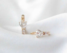 Cargar imagen en el visor de la galería, ARGOLLAS CORAZON CIRCON ENCHAPADAS EN ORO