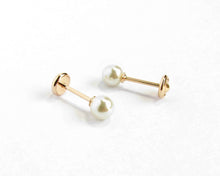 Cargar imagen en el visor de la galería, ABRIDORES PERLA 5 MM ENCHAPADOS EN ORO