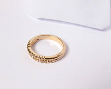 Cargar imagen en el visor de la galería, ANILLO CINTILLO CIRCONES ENCHAPADO EN ORO