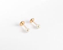 Cargar imagen en el visor de la galería, ABRIDORES PERLA 4 MM ENCHAPADO EN ORO