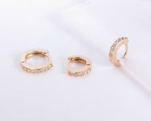 Cargar imagen en el visor de la galería, ARGOLLAS POLAR ENCHAPADAS EN ORO