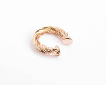 Cargar imagen en el visor de la galería, EARCUFF TRENZADO ENCHAPADO EN ORO 18K