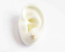 Cargar imagen en el visor de la galería, AROS FLOR DE CIRCONES ENCHAPADO EN ORO
