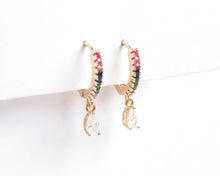 Cargar imagen en el visor de la galería, ARGOLLAS GOTA COLOR ENCHAPADAS EN ORO