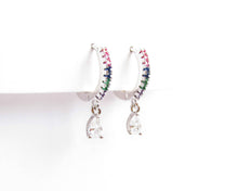 Cargar imagen en el visor de la galería, ARGOLLAS GOTA COLOR ENCHAPADAS EN ORO BLANCO