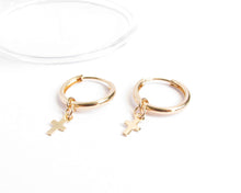 Cargar imagen en el visor de la galería, ARGOLLAS & CRUZ ENCHAPADAS EN ORO