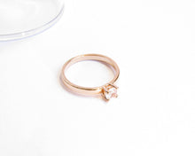 Cargar imagen en el visor de la galería, ANILLO COMPROMISO CLÁSICO ENCHAPADO EN ORO