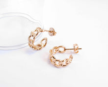 Cargar imagen en el visor de la galería, ARGOLLAS CADENA GRUESA ENCHAPADAS EN ORO