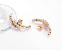 Cargar imagen en el visor de la galería, ARGOLLAS FIJI ENCHAPADAS EN ORO