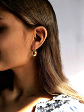 Cargar imagen en el visor de la galería, ARGOLLA BOTE ENCHAPADAS EN ORO