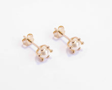 Cargar imagen en el visor de la galería, PERLAS CANASTILLO PISTILOS 5 MM ENCHAPADAS EN ORO