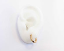 Cargar imagen en el visor de la galería, ARGOLLAS LIA ENCHAPADAS EN ORO