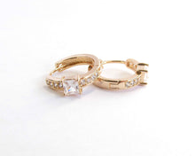 Cargar imagen en el visor de la galería, ARGOLLAS SHINE ENCHAPADAS EN ORO 18K