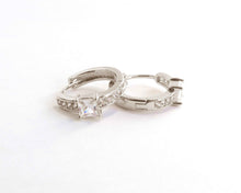 Cargar imagen en el visor de la galería, ARGOLLAS SHINE ENCHAPADAS EN ORO BLANCO