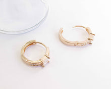 Cargar imagen en el visor de la galería, ARGOLLAS SHINE ENCHAPADAS EN ORO 18K