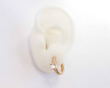Cargar imagen en el visor de la galería, ARGOLLAS SHINE ENCHAPADAS EN ORO 18K