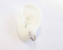 Cargar imagen en el visor de la galería, ARGOLLAS SHINE ENCHAPADAS EN ORO BLANCO